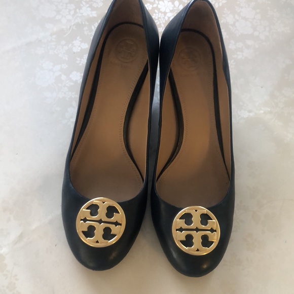 Tory Burch Chelsea Logo Medallion Wedge Size 9 - Picture 2 of 13